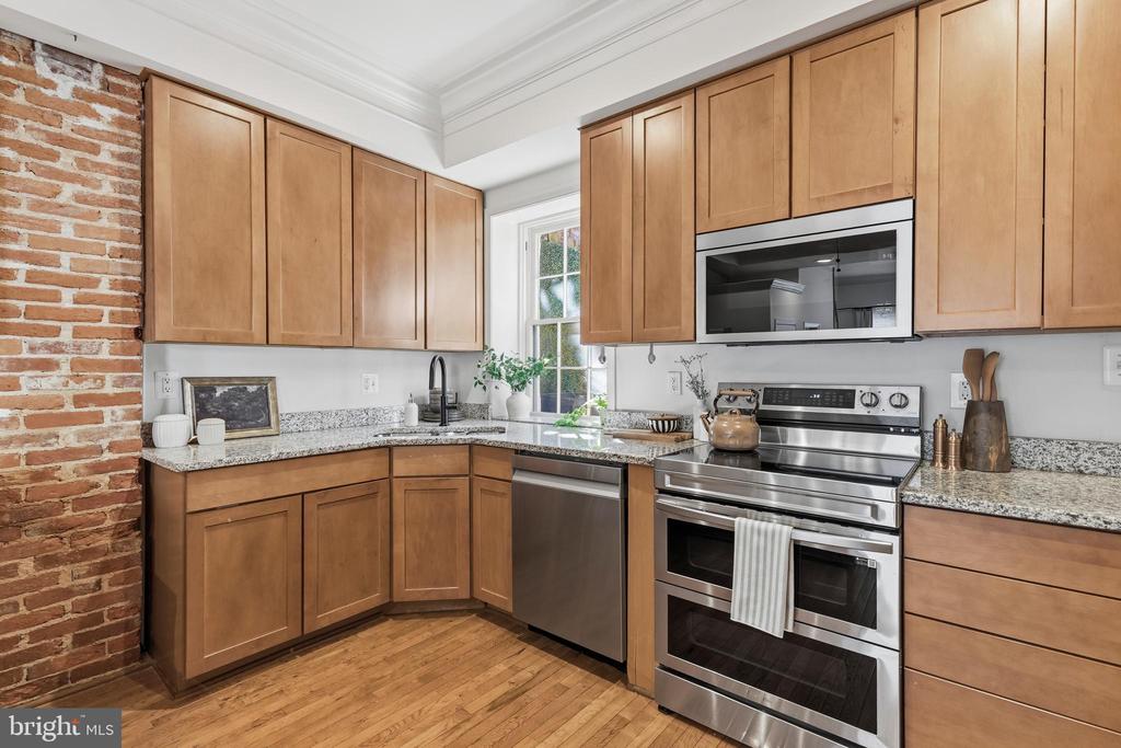 123 W READ STREET