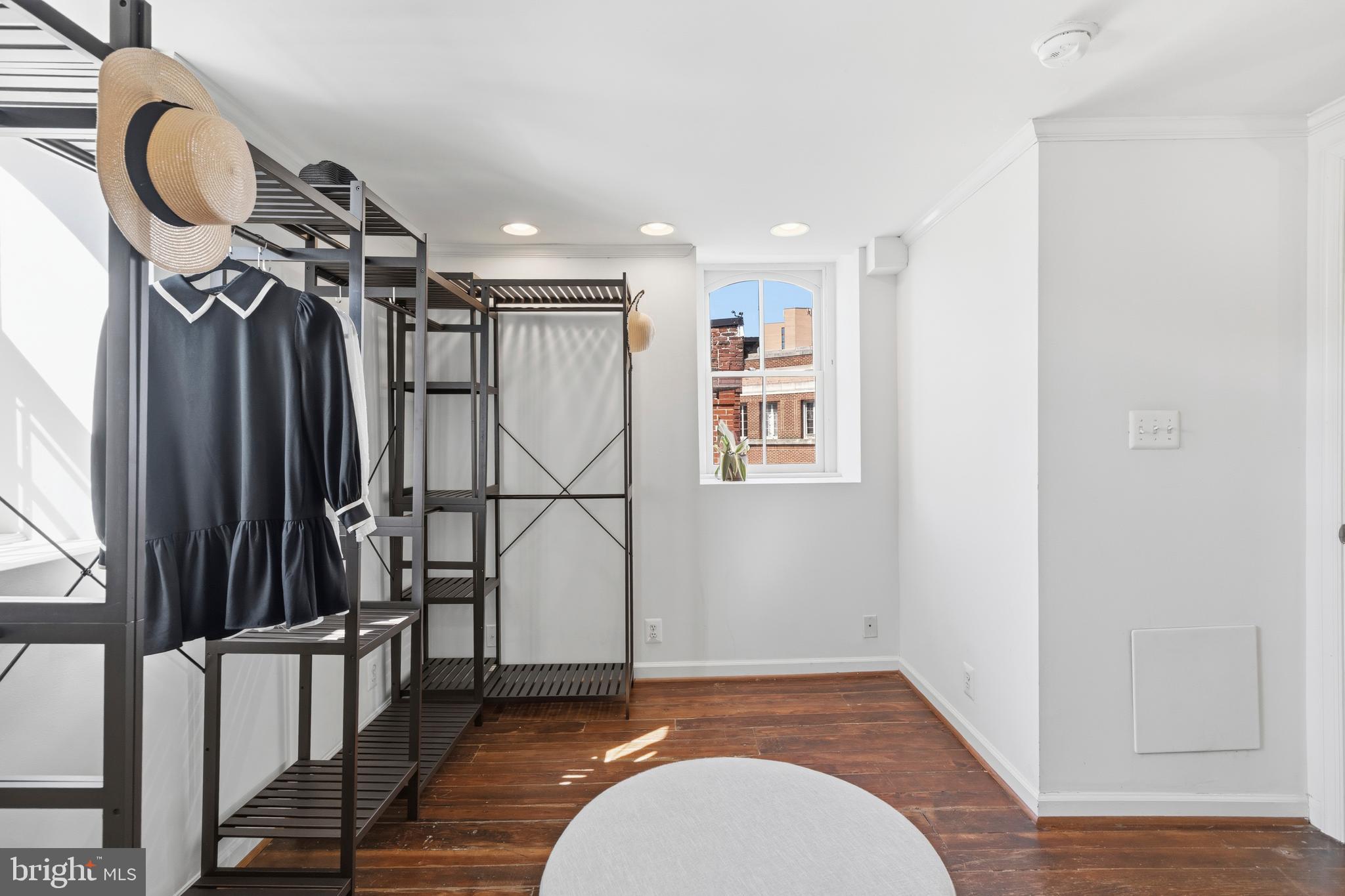 123 W READ STREET