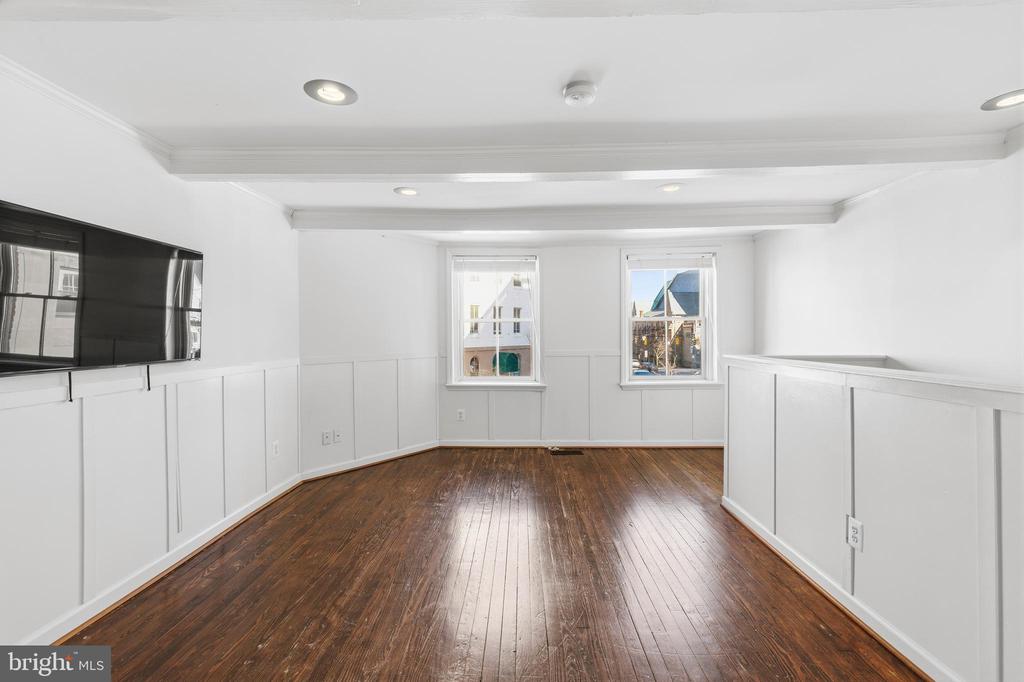123 W READ STREET
