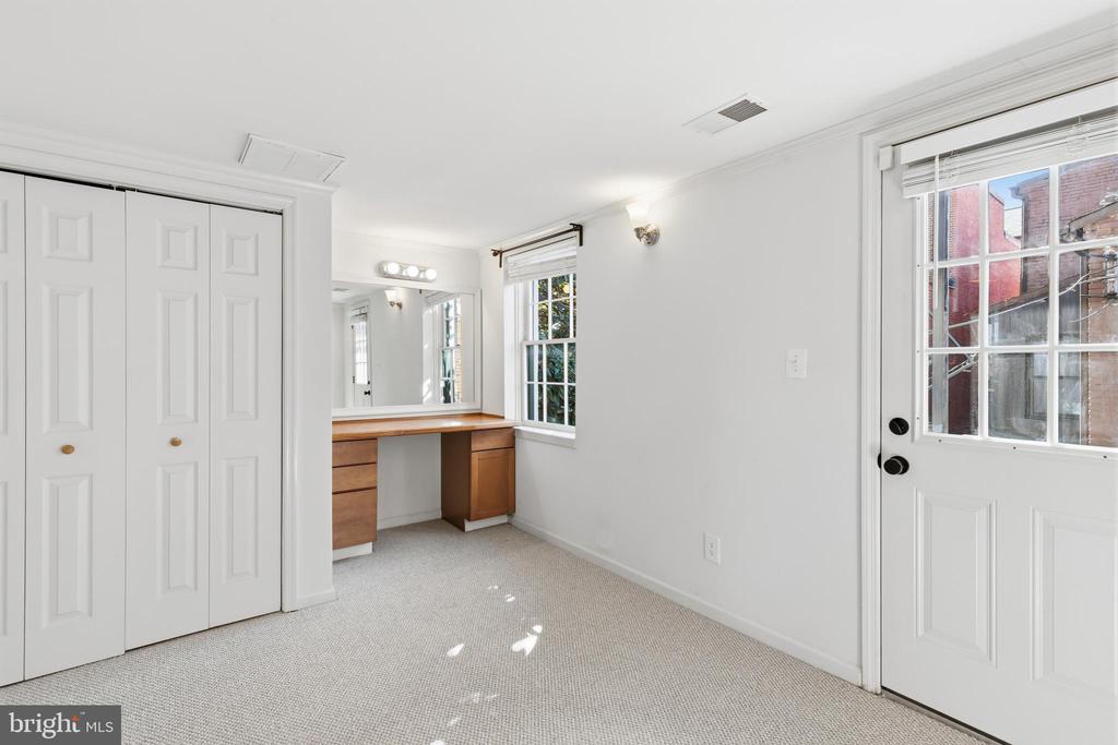 123 W READ STREET