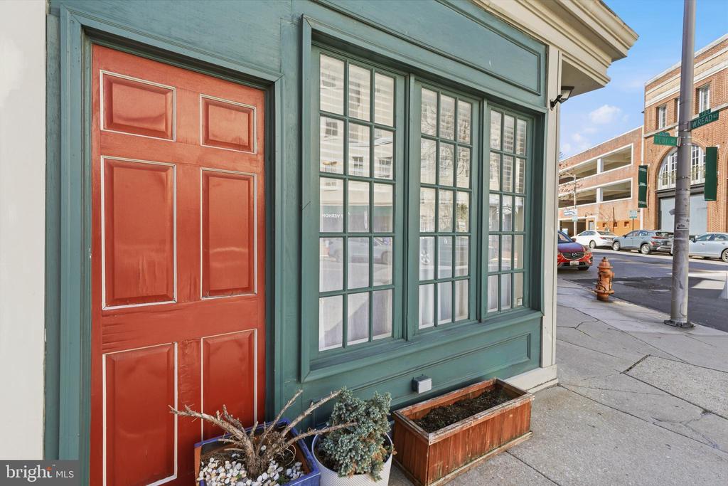 123 W READ STREET