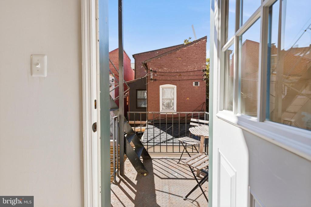 123 W READ STREET