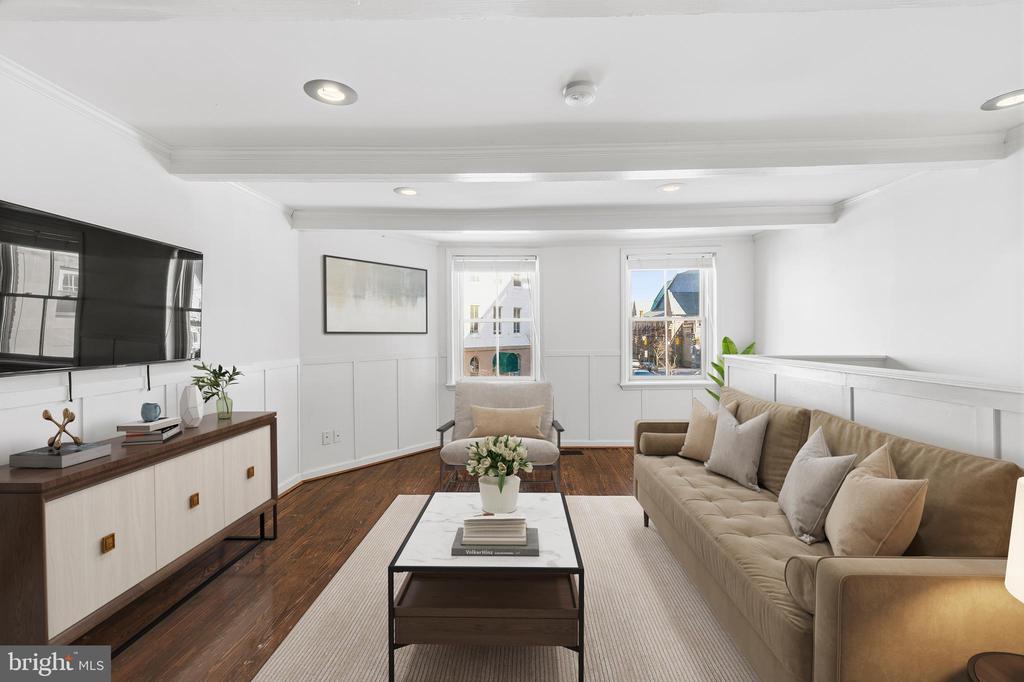 123 W READ STREET