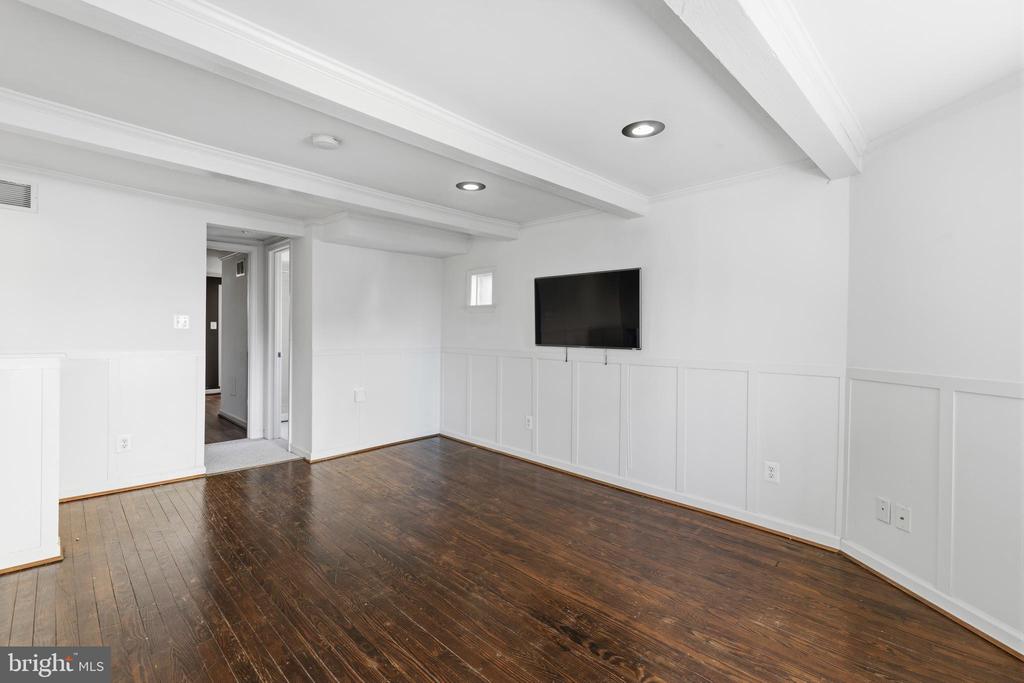 123 W READ STREET