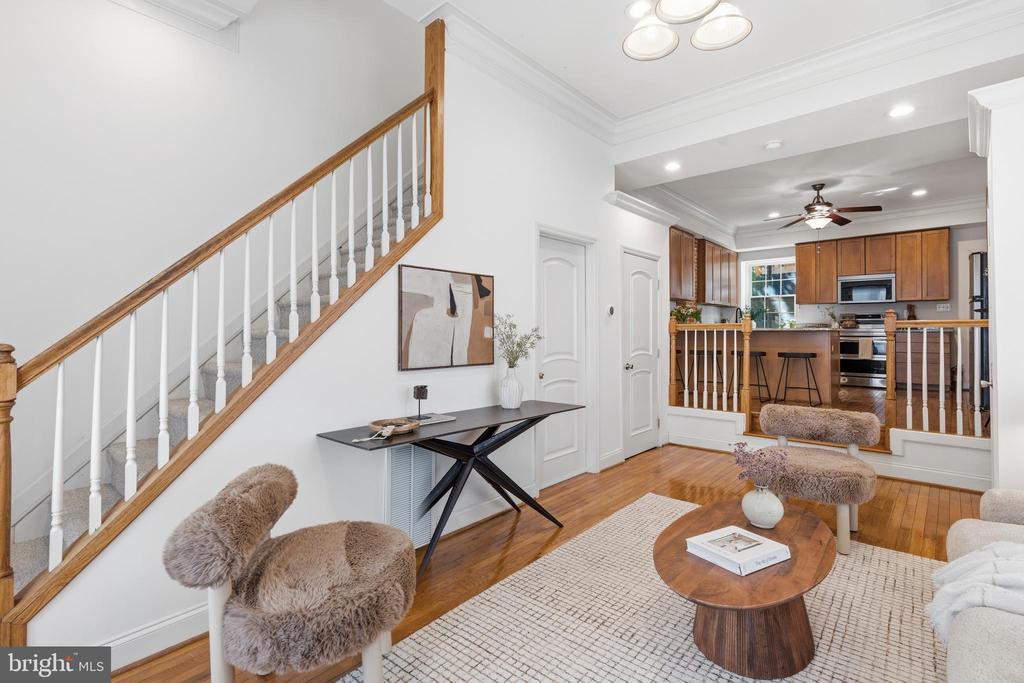 123 W READ STREET