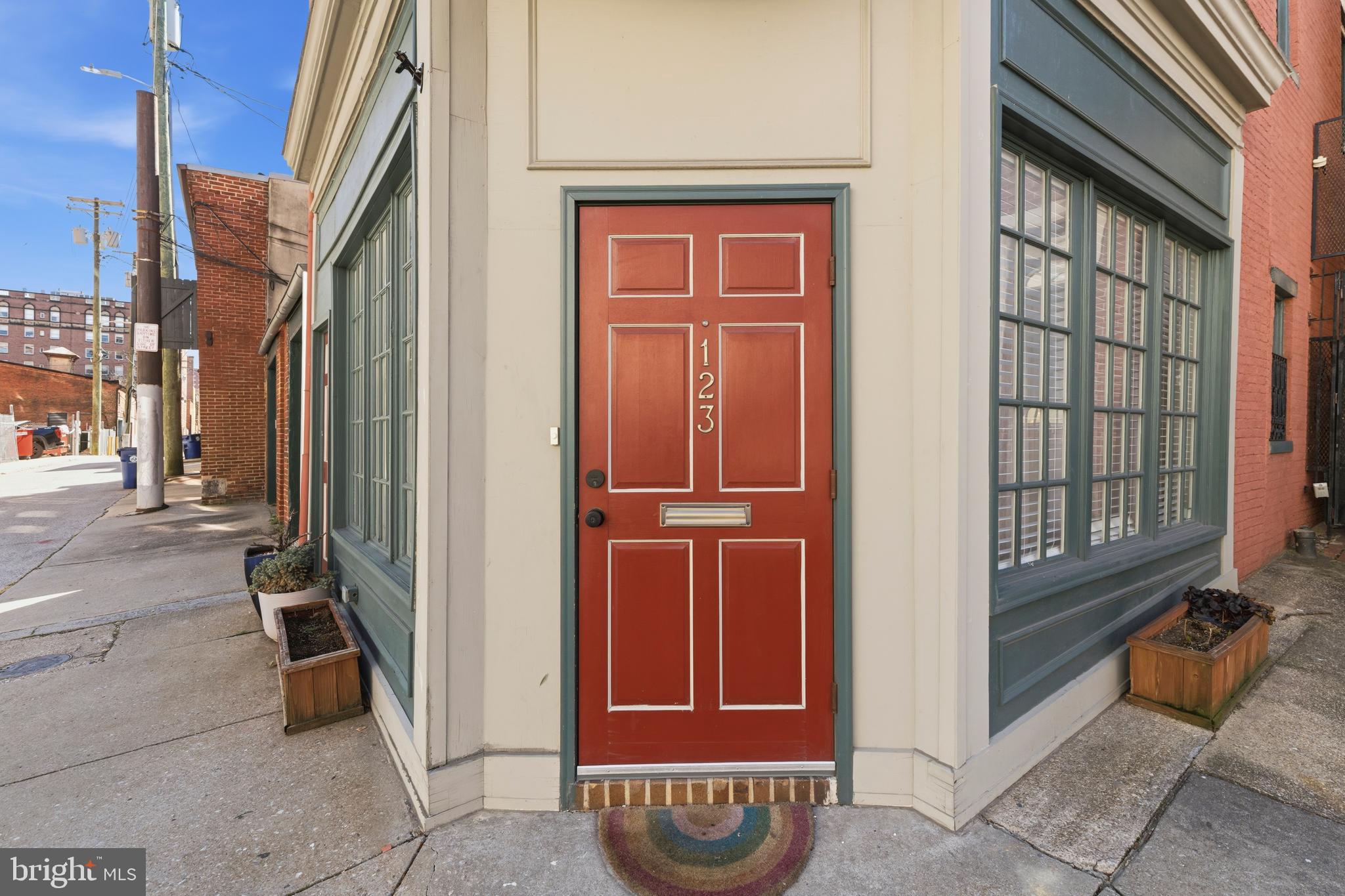 123 W READ STREET