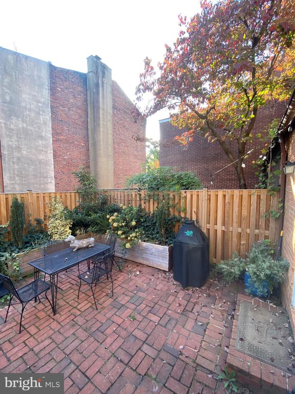 145 W HILL STREET