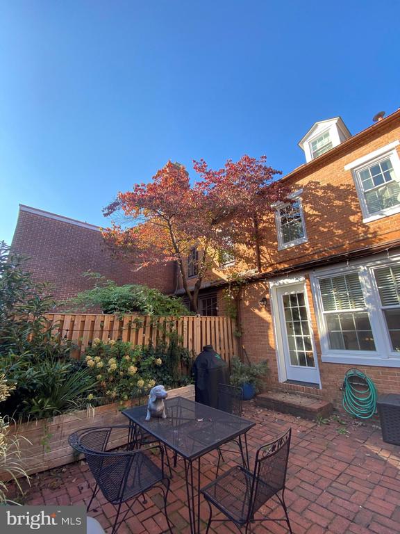 145 W HILL STREET