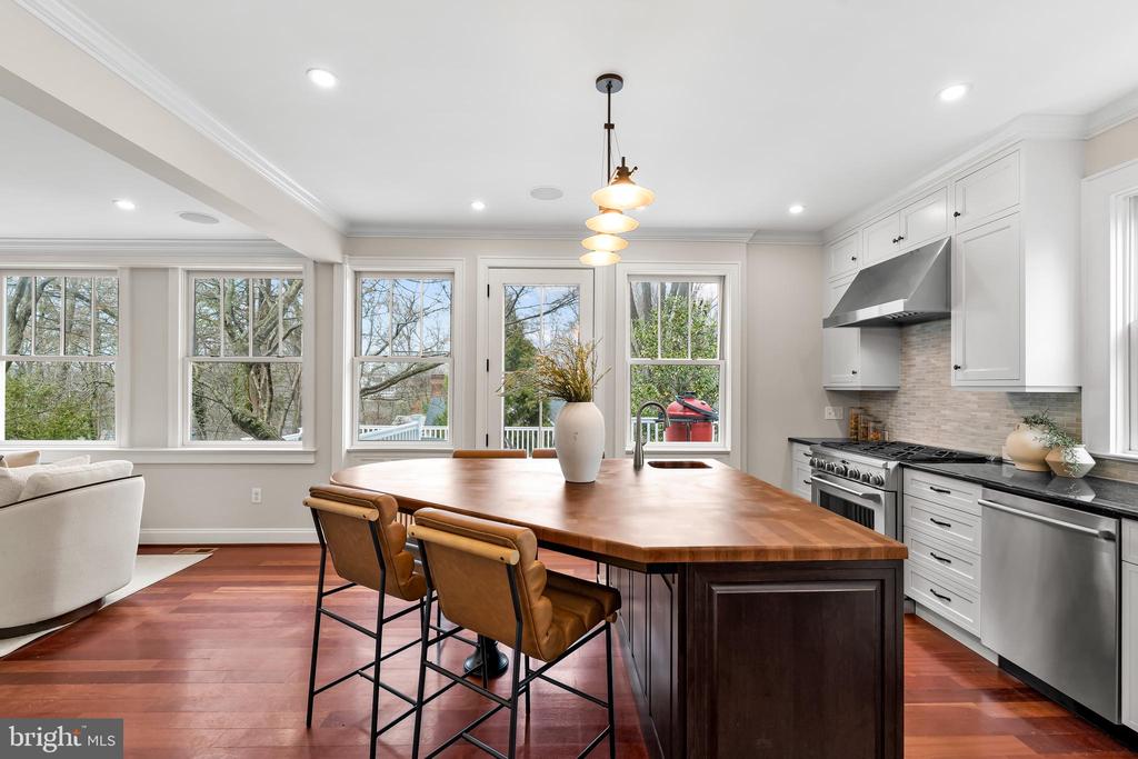10 MIDVALE ROAD
