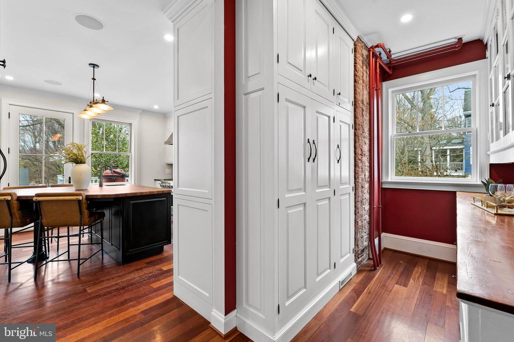 10 MIDVALE ROAD