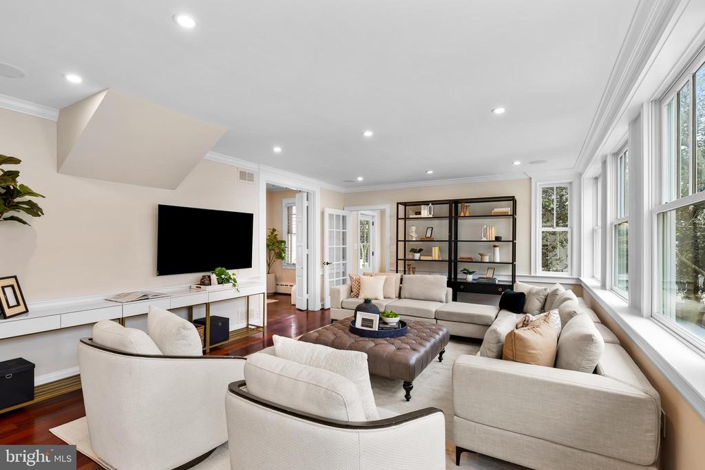 10 MIDVALE ROAD