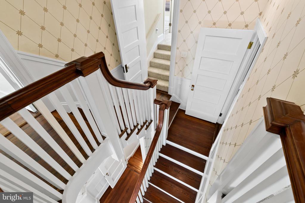 10 MIDVALE ROAD