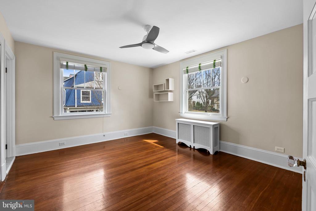 10 MIDVALE ROAD