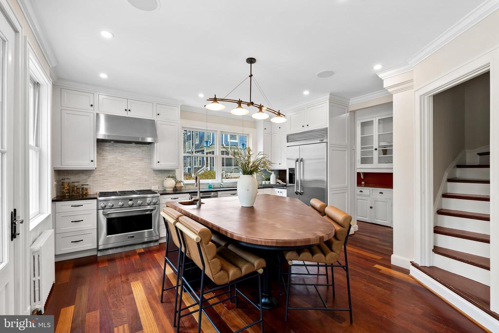 10 MIDVALE ROAD