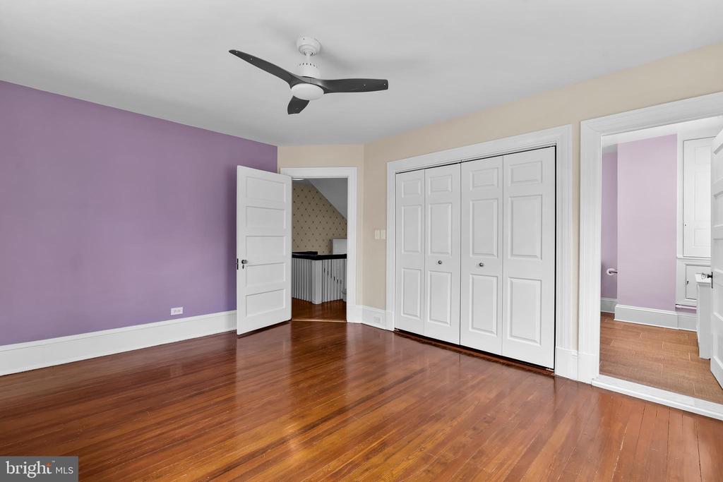 10 MIDVALE ROAD