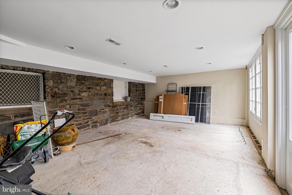 10 MIDVALE ROAD