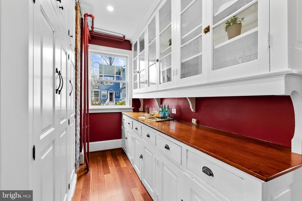 10 MIDVALE ROAD