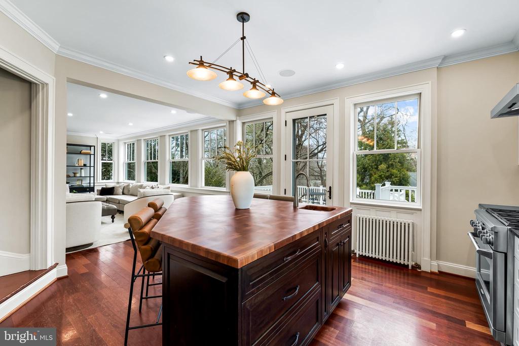 10 MIDVALE ROAD
