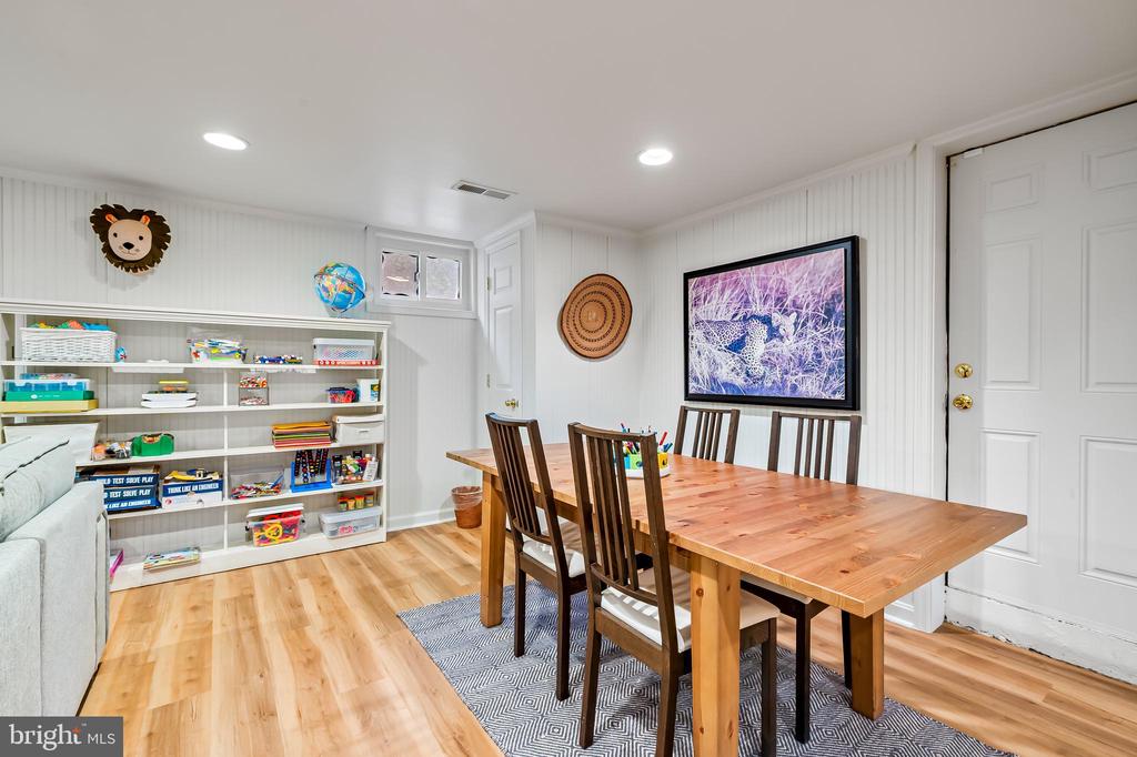 5700 GREENLEAF ROAD