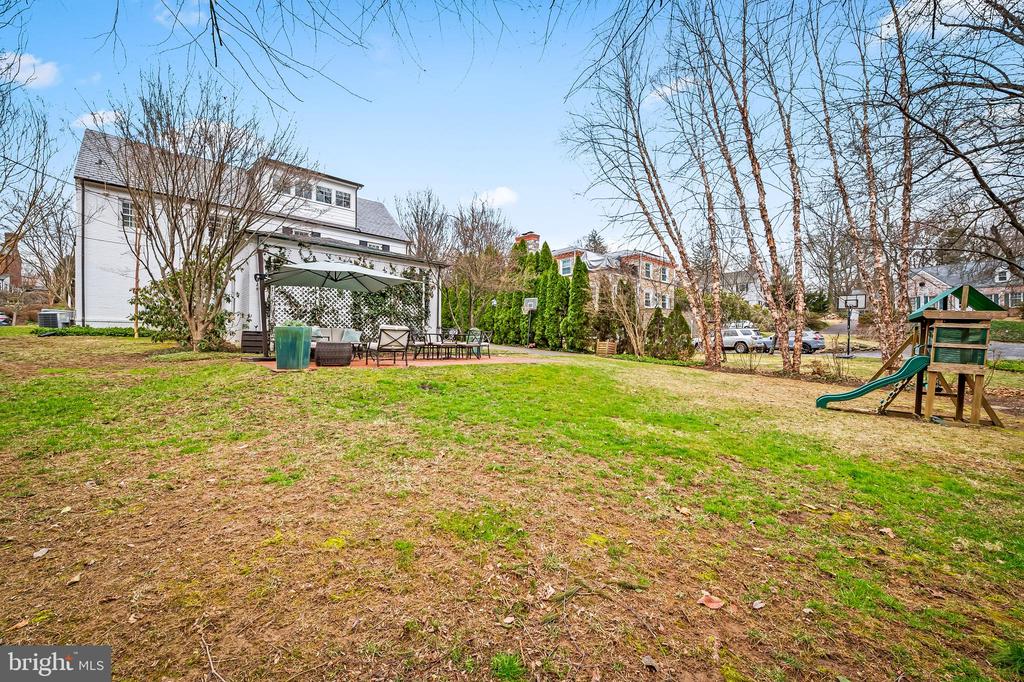 5700 GREENLEAF ROAD