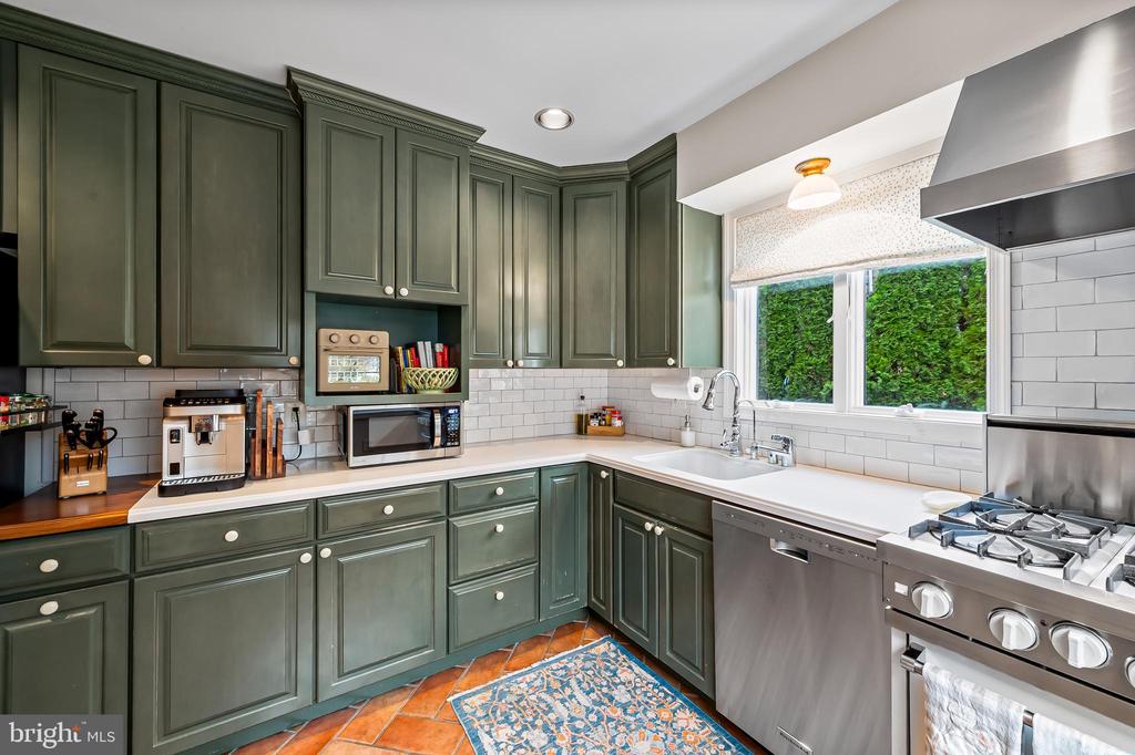 5700 GREENLEAF ROAD