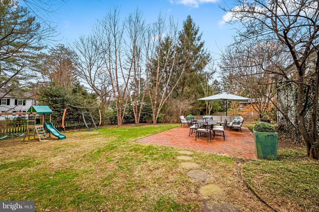 5700 GREENLEAF ROAD