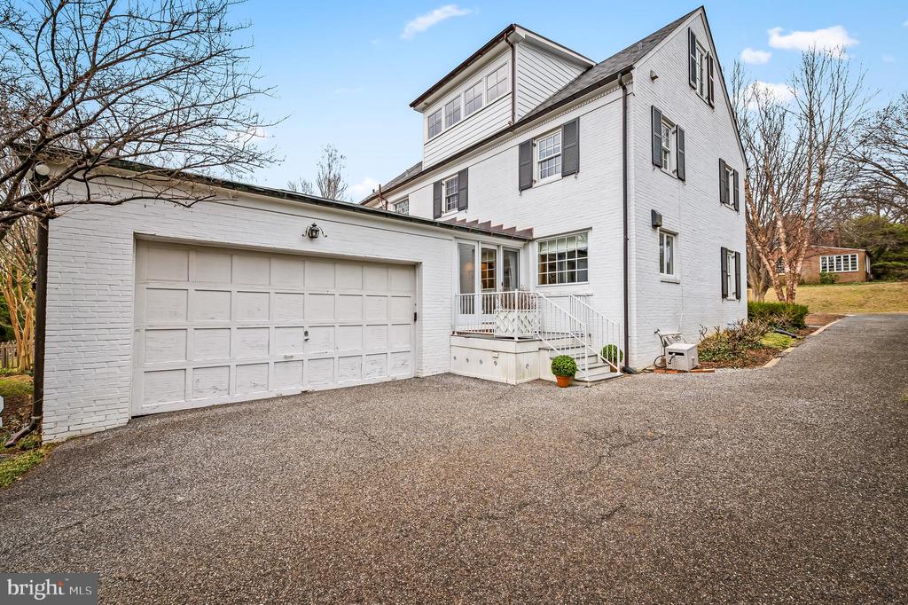 5700 GREENLEAF ROAD
