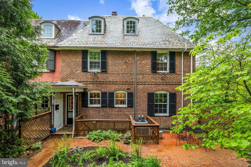 614 W UNIVERSITY PARKWAY