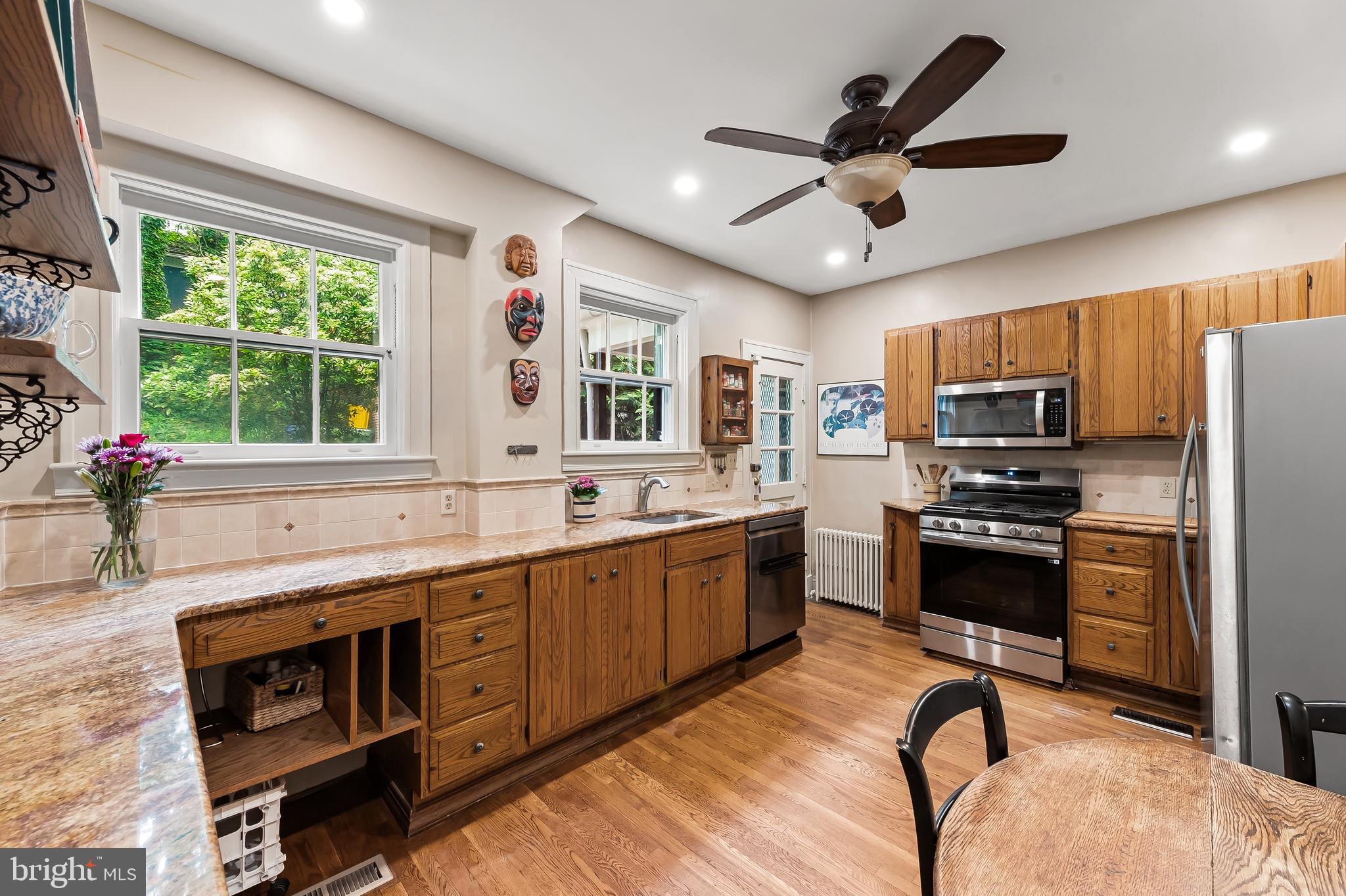 614 W UNIVERSITY PARKWAY