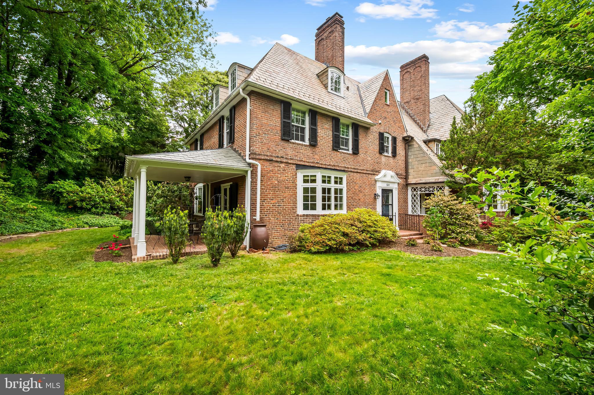 614 W UNIVERSITY PARKWAY