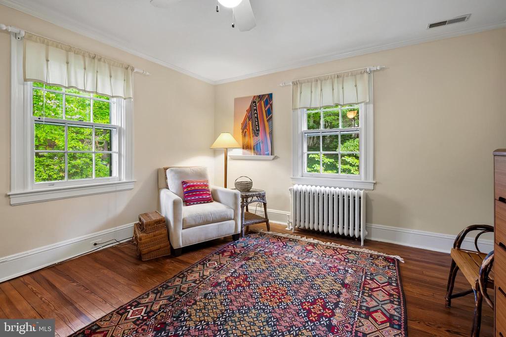 614 W UNIVERSITY PARKWAY