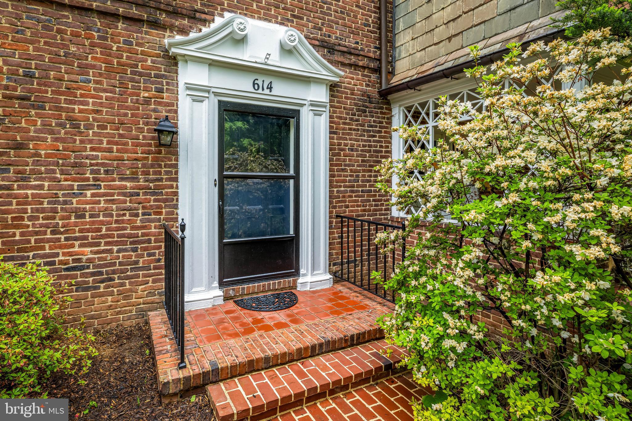614 W UNIVERSITY PARKWAY