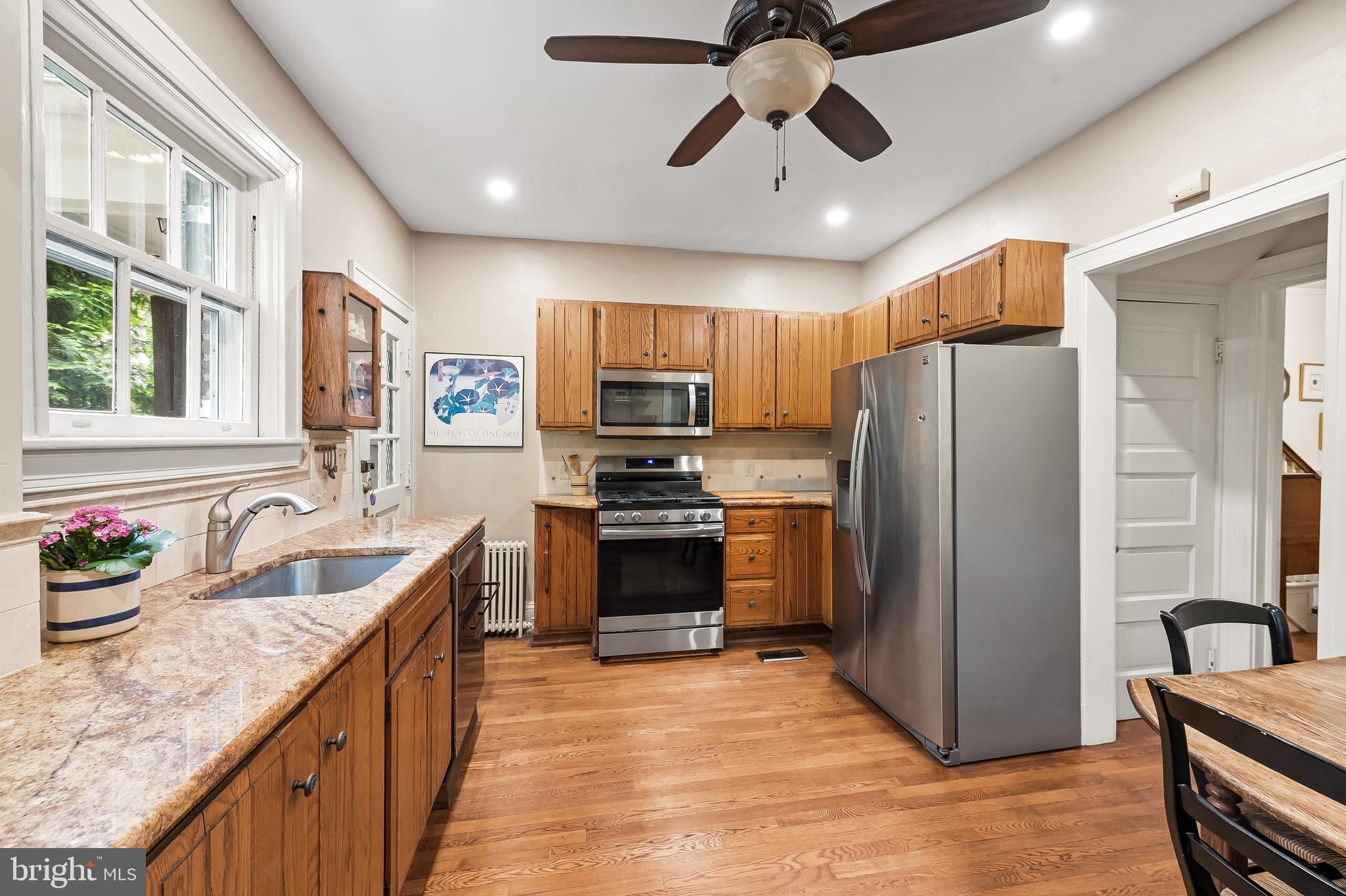 614 W UNIVERSITY PARKWAY