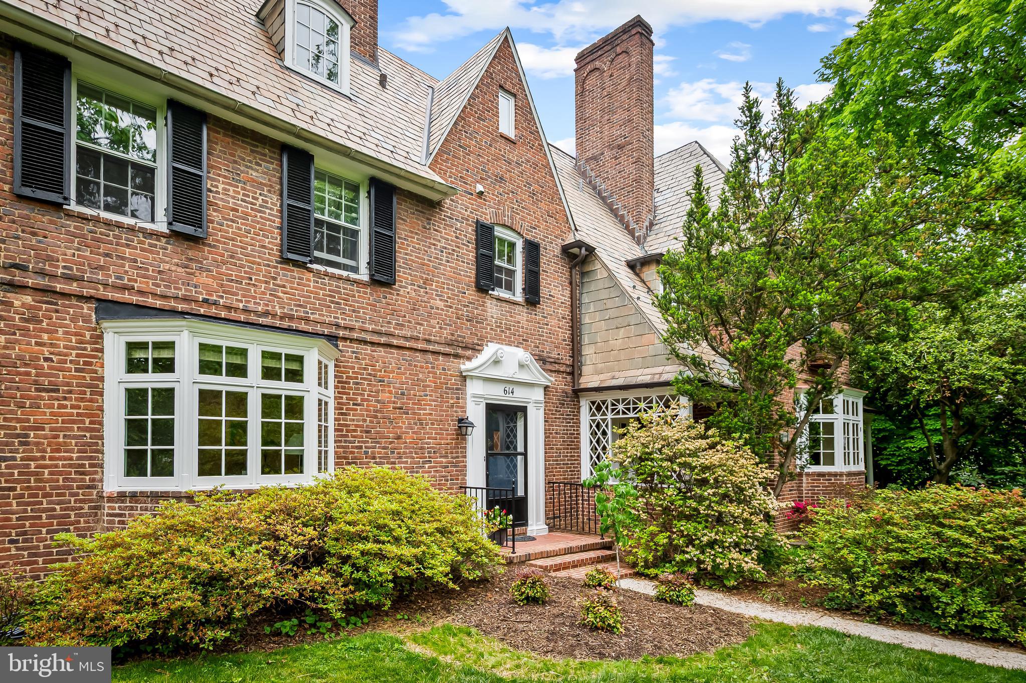 614 W UNIVERSITY PARKWAY