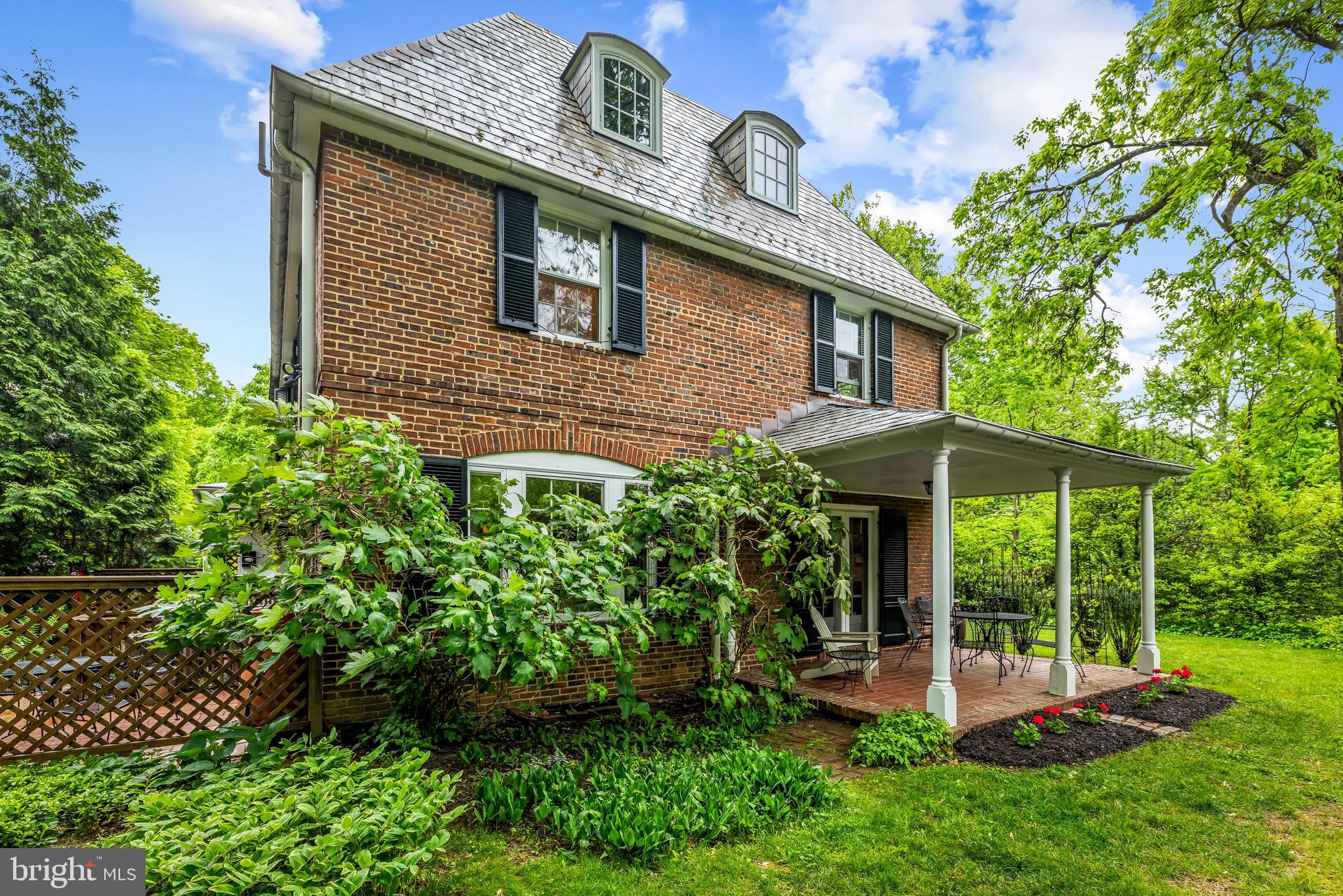 614 W UNIVERSITY PARKWAY