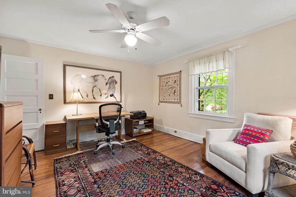 614 W UNIVERSITY PARKWAY