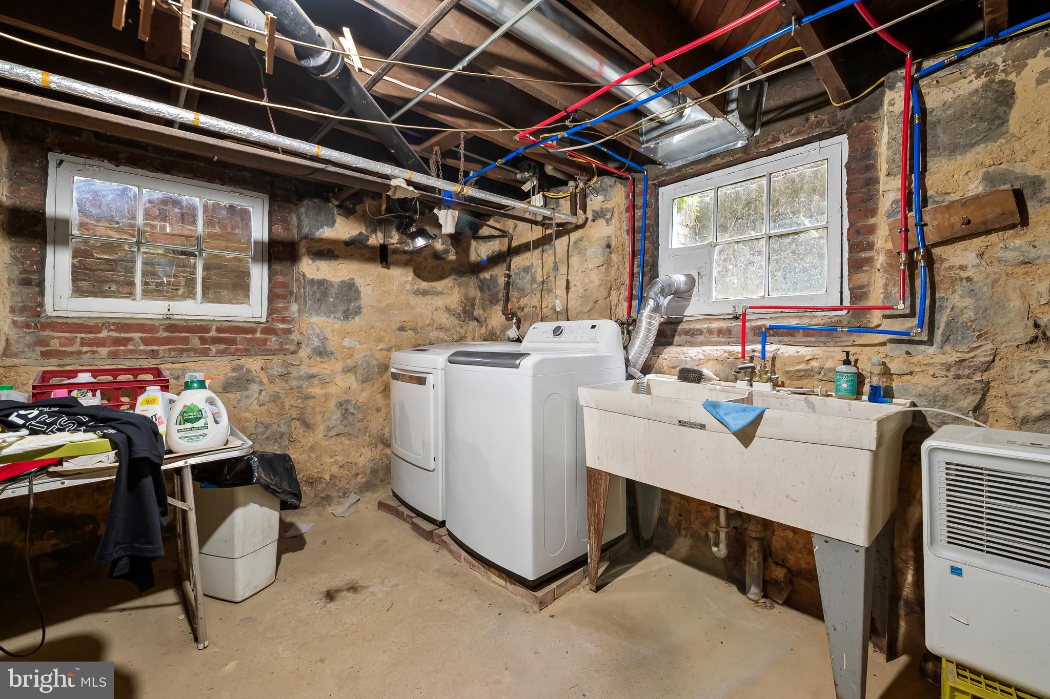614 W UNIVERSITY PARKWAY