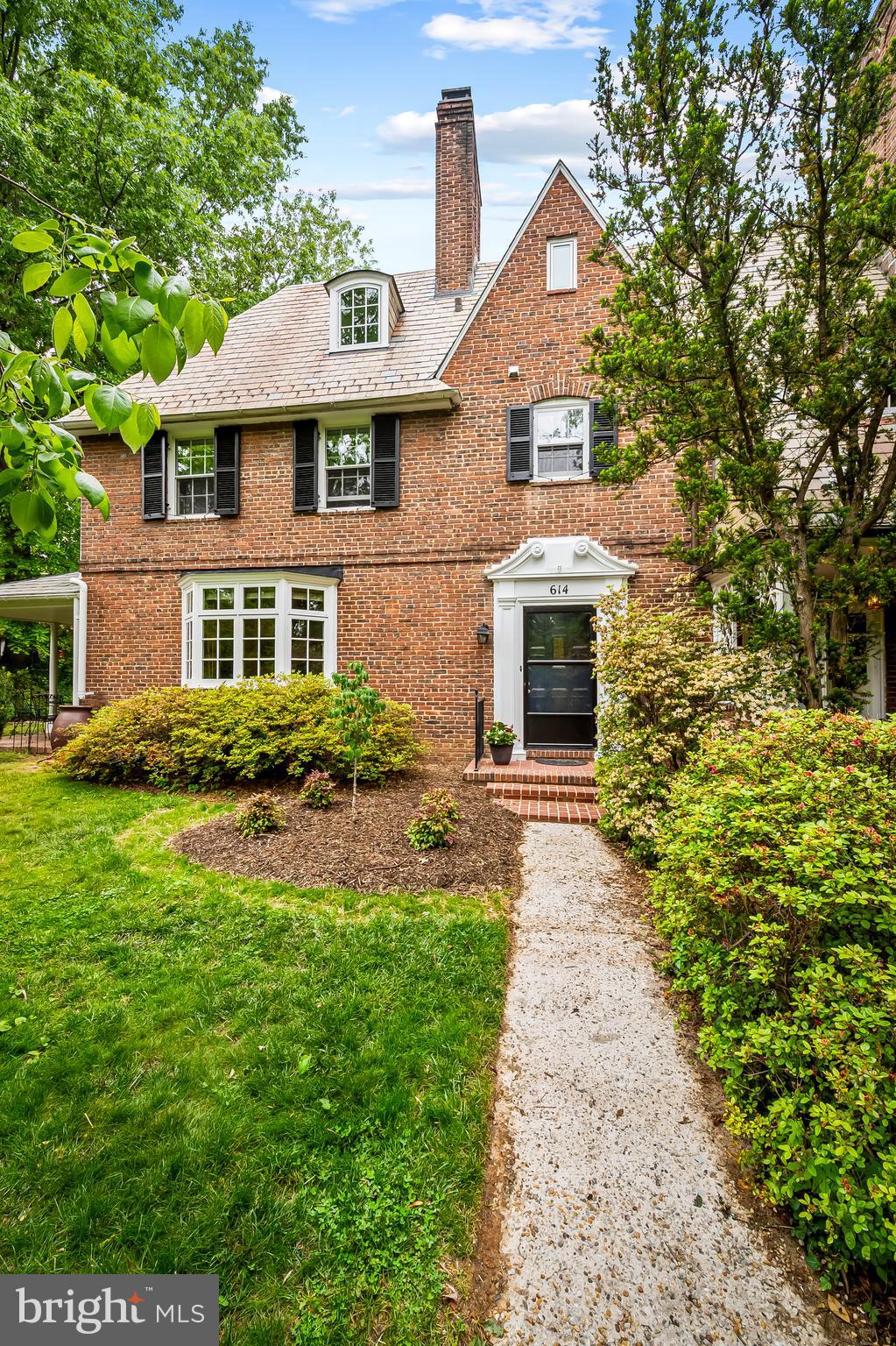 614 W UNIVERSITY PARKWAY