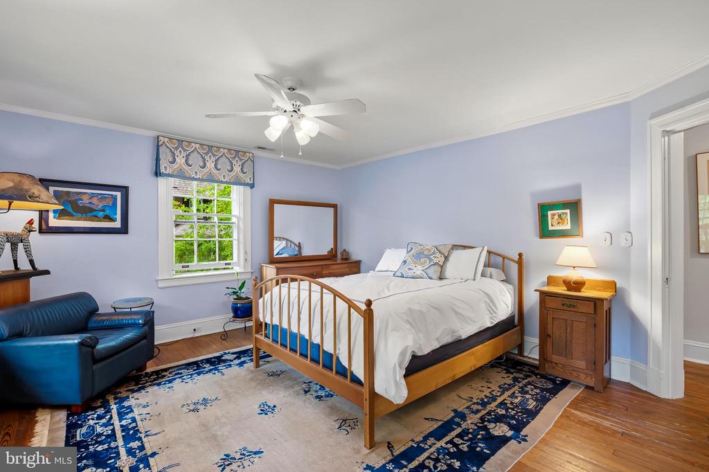 614 W UNIVERSITY PARKWAY
