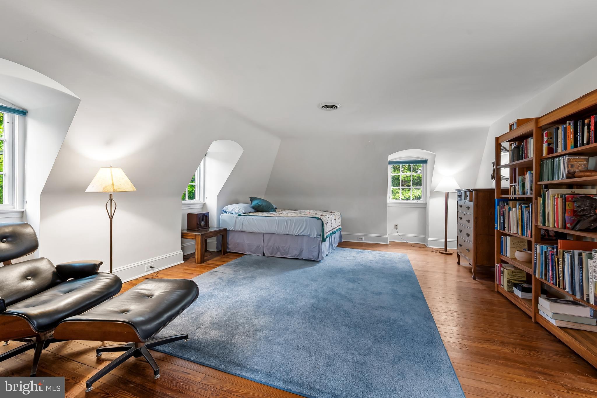 614 W UNIVERSITY PARKWAY