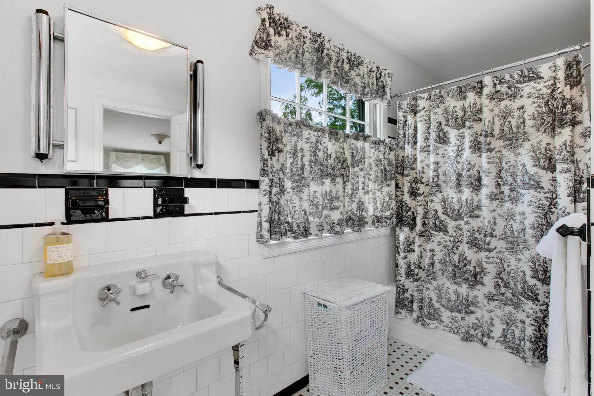 5113 N CHARLES STREET