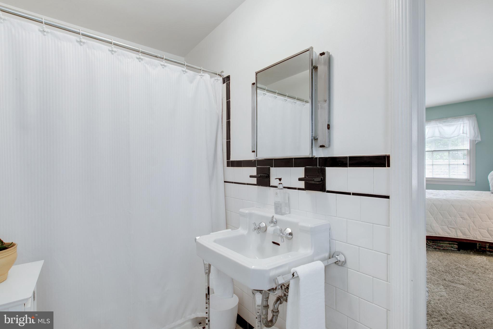 5113 N CHARLES STREET