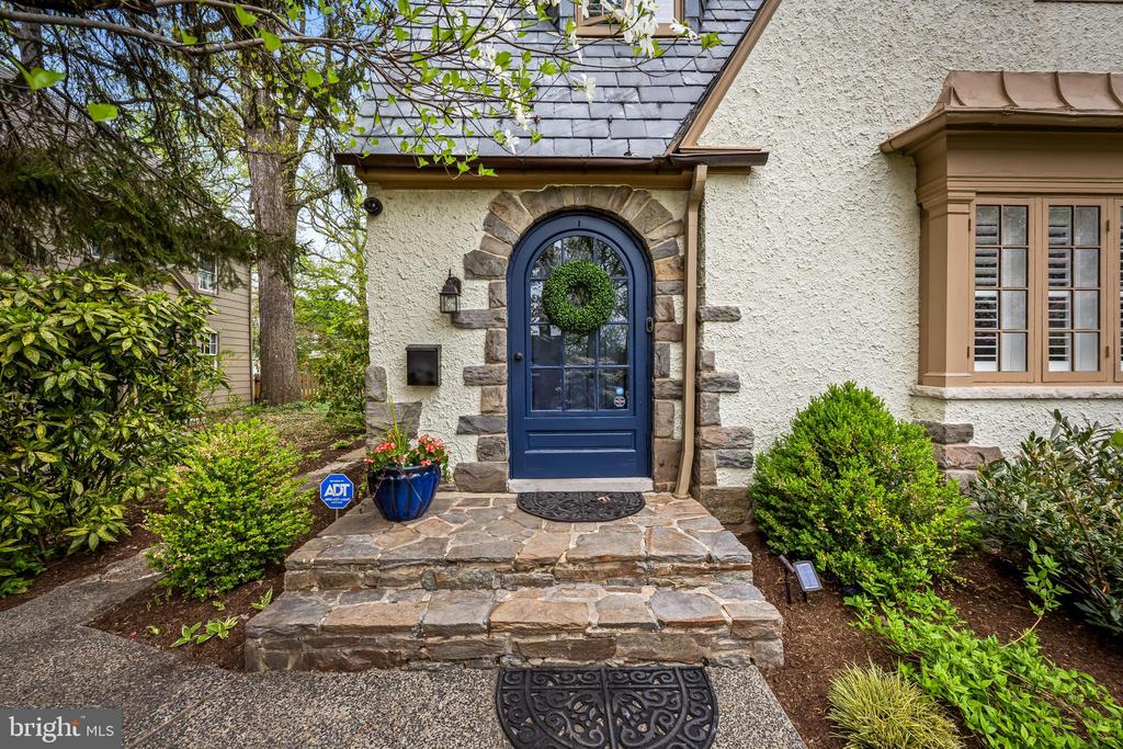 310 THORNHILL ROAD