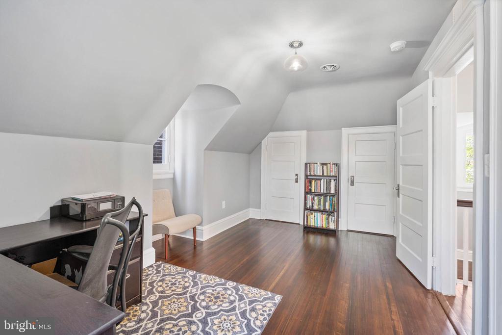 3808 FENCHURCH ROAD