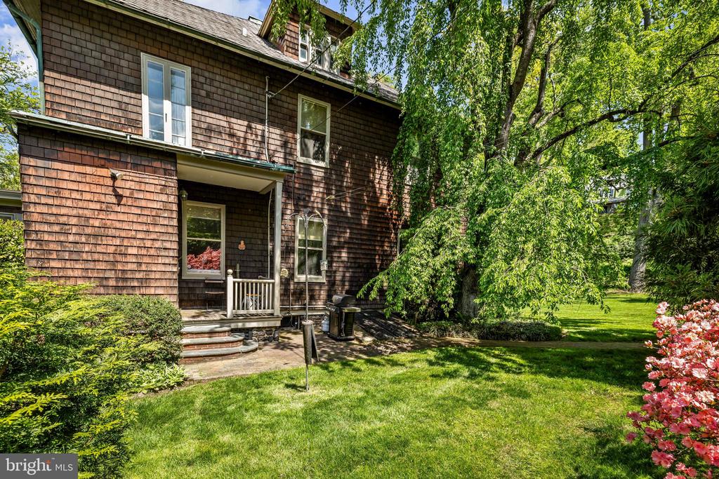 4 HILLSIDE ROAD