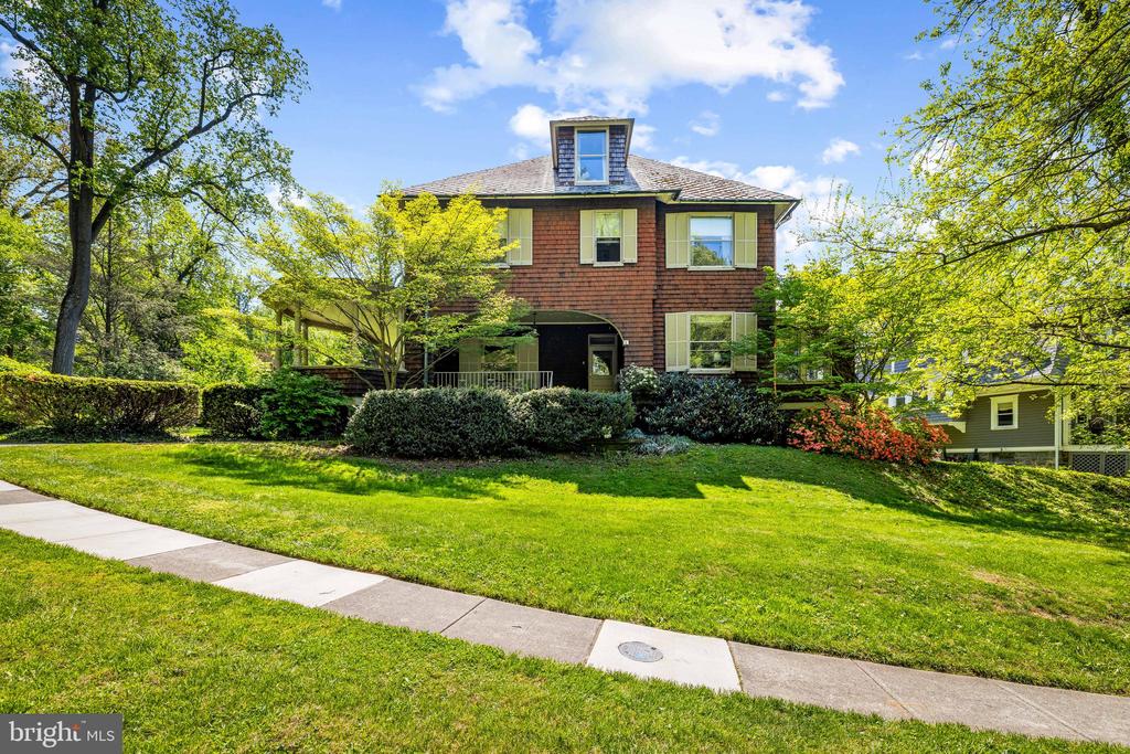 4 HILLSIDE ROAD