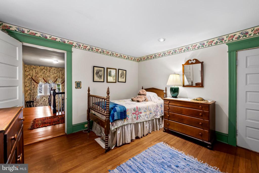 4 HILLSIDE ROAD
