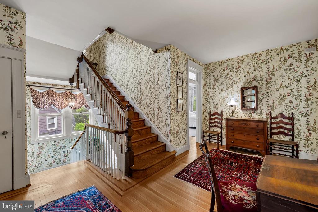 4 HILLSIDE ROAD