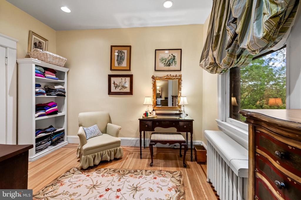 4 HILLSIDE ROAD
