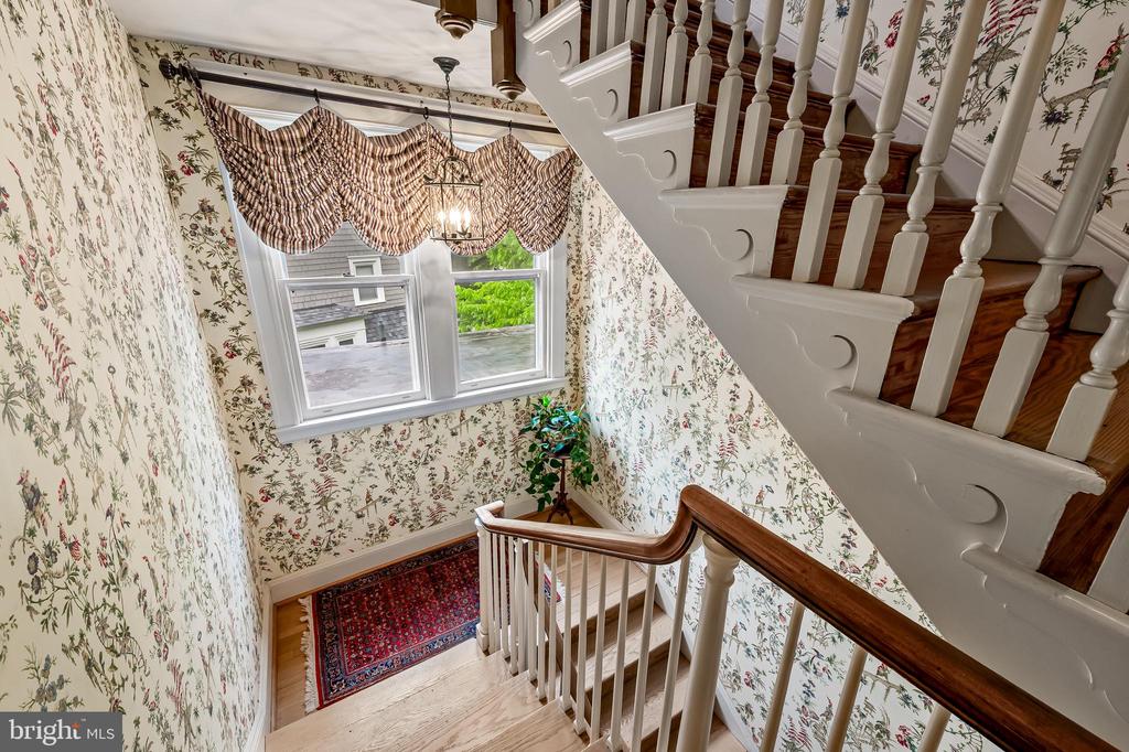 4 HILLSIDE ROAD